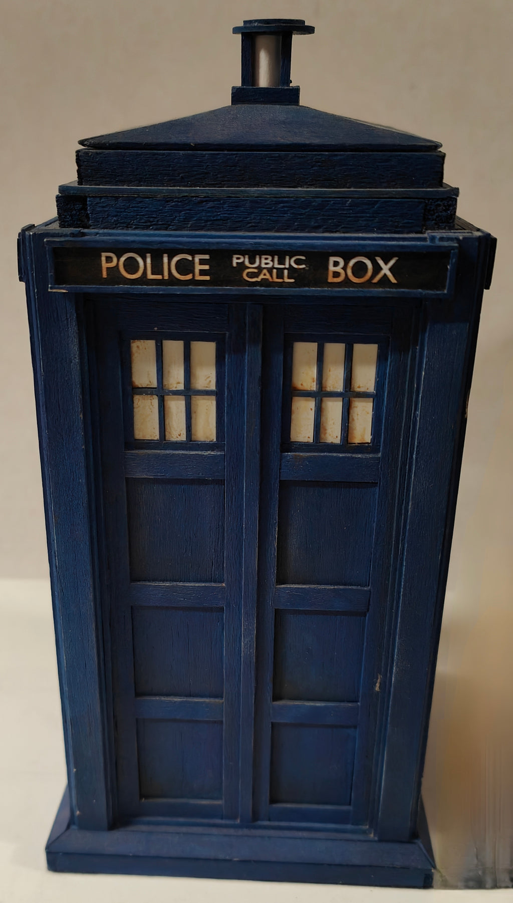 DOCTOR WHO TARDIS WOODEN KIT - RARE. 180mm X 100mm