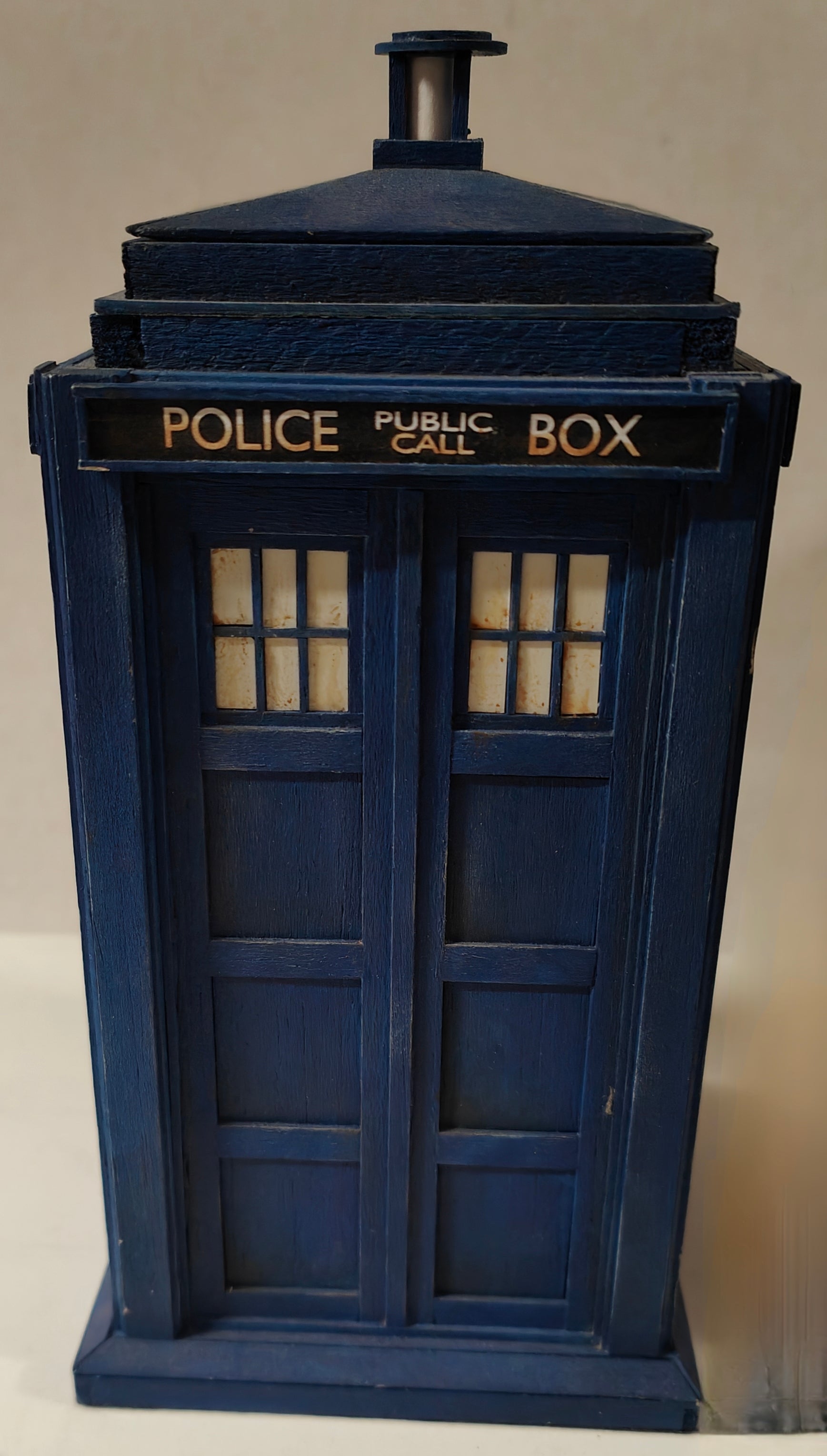 DOCTOR WHO TARDIS WOODEN KIT - RARE. 180mm X 100mm