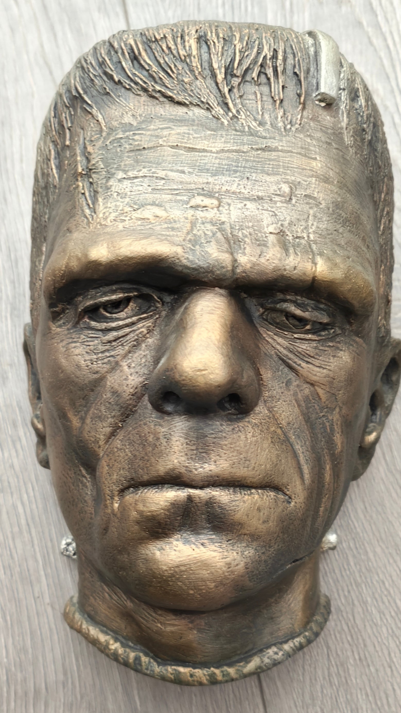 BORIS KARLOFF FRANKENSTEIN - RESIN WALL BUST IN GOLD 10". VERY SCARCE (B)