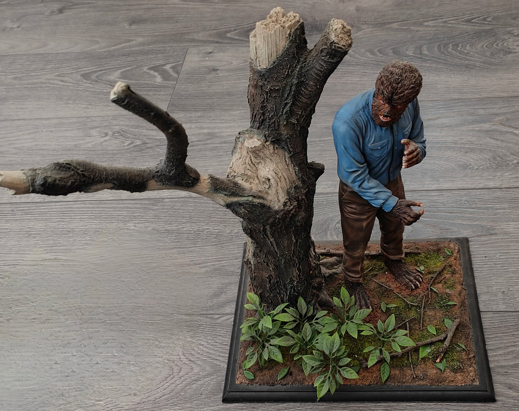 LON CHANEY AS THE WOLF MAN - CUSTOM BUILT AND PAINTED KIT. RARE HIGHLY DETAILED AND PAINTED 14" TALL