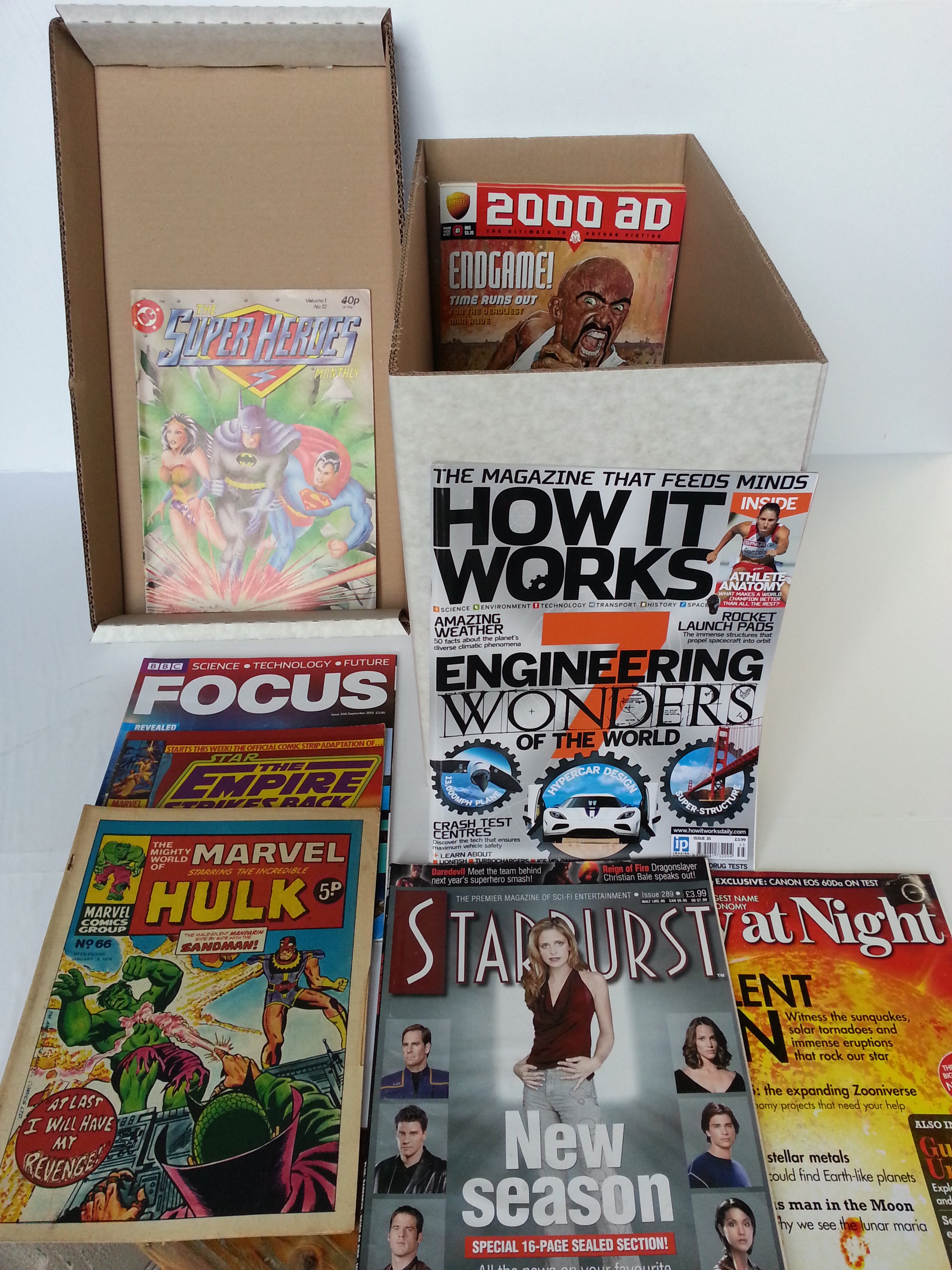 100 x BULK JOB LOT OF SCI-FI, COMIC AND COLLECTABLES MAGAZINES
